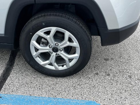 New 2025 Jeep Compass Latitude image 10