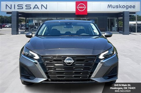 Used 2023 Nissan Altima 2.5 SV image 2