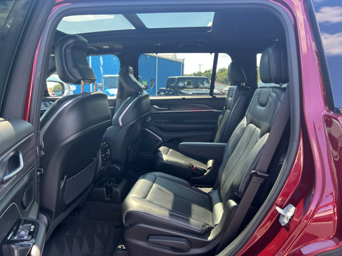 Certified 2022 Jeep Grand Cherokee L Overland w/ Luxury Tech Group IV image 11