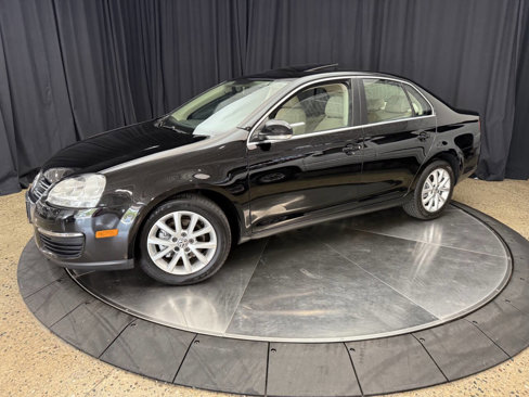 Used 2010 Volkswagen Jetta SEL image 2