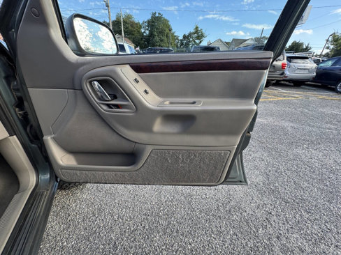 Used 2004 Jeep Grand Cherokee Limited w/ Cold Weather Group image 69