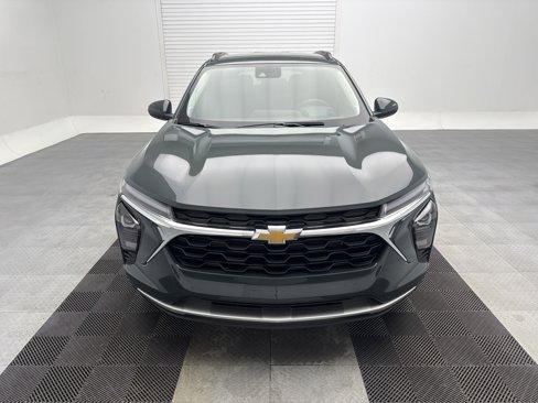 New 2025 Chevrolet Trax LT w/ LT Convenience Package image 2