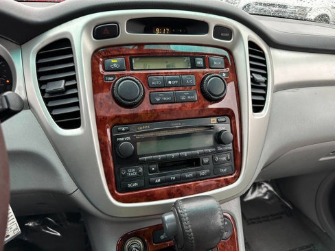 Used 2005 Toyota Highlander Limited image 23