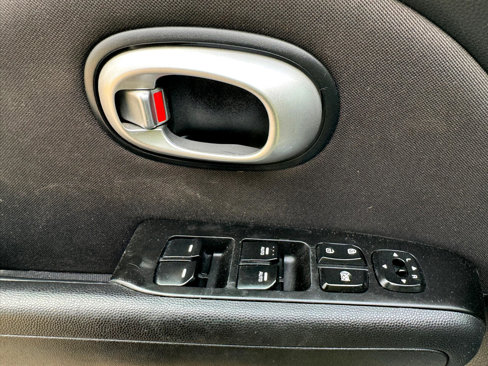 Used 2015 Kia Soul + image 29