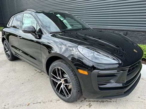 Used 2025 Porsche Macan image 11
