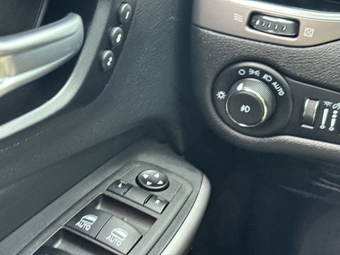 Used 2022 Jeep Cherokee Limited image 23