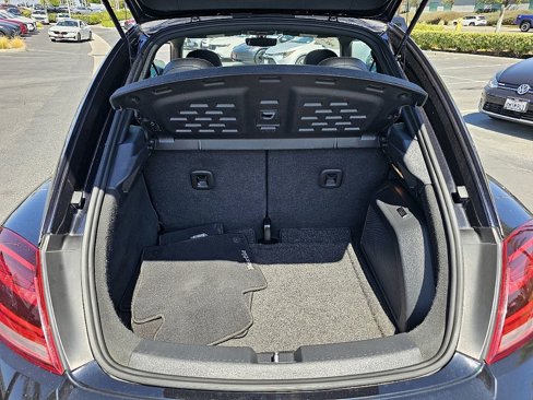 Used 2018 Volkswagen Beetle 2.0T SE w/ SE Premium Package image 10