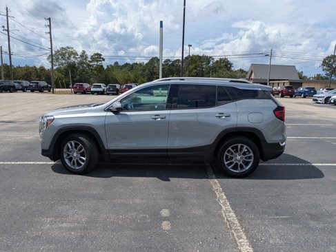 Used 2024 GMC Terrain SLT image 2