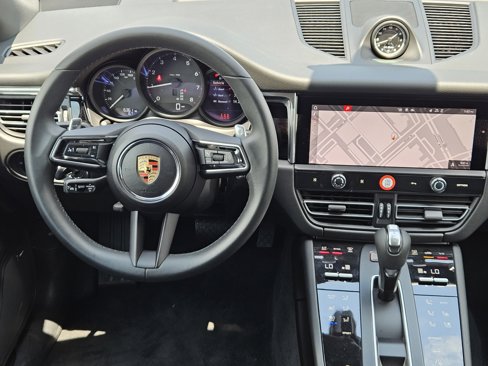 Certified 2025 Porsche Macan Turbo image 34