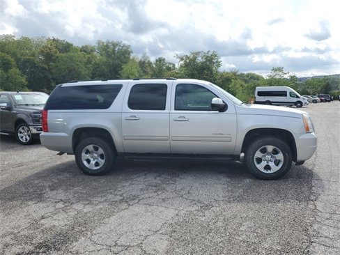 Used 2011 GMC Yukon XL SLE w/ Suspension Package, Off-Road image 3