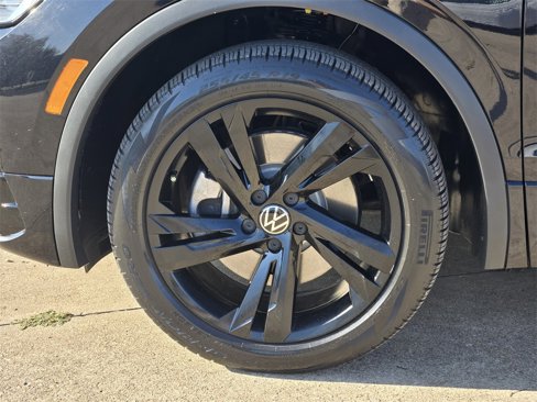 Used 2023 Volkswagen Tiguan SE R-Line image 14