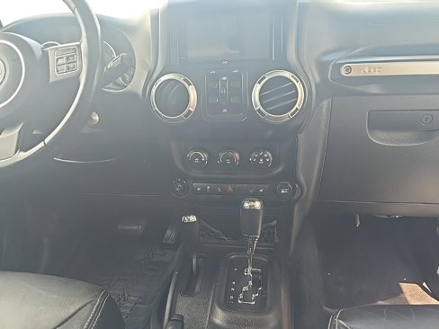 Used 2015 Jeep Wrangler Unlimited Sahara w/ Dual Top Group image 26