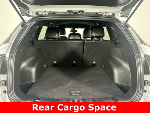 Used 2024 Jeep Compass Latitude image 9