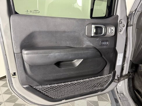 Used 2020 Jeep Wrangler Unlimited Sahara image 25