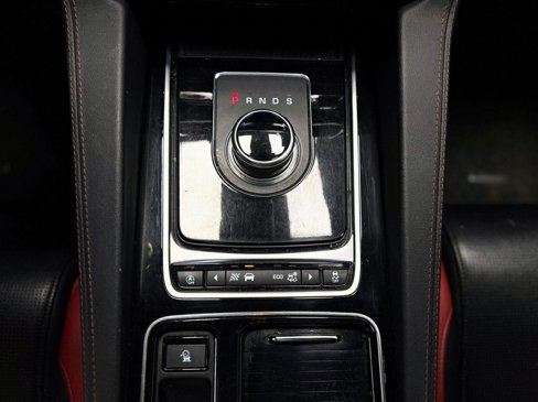Used 2019 Jaguar F-PACE S image 23