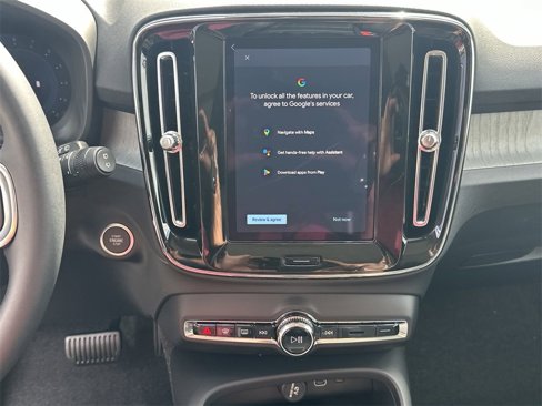 New 2025 Volvo XC40 B5 Core w/ Protection Package Premier image 14