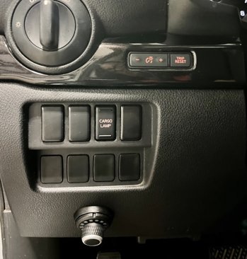 Used 2019 Nissan Titan SV image 14