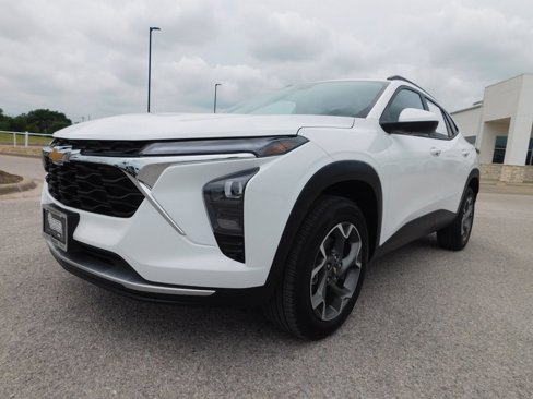 Certified 2025 Chevrolet Trax LT w/ Driver Confidence Package image 8