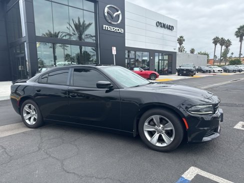 Used 2017 Dodge Charger SXT w/ Blacktop Package image 1