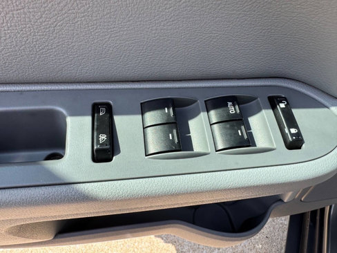 Used 2005 Ford Five Hundred SEL image 13