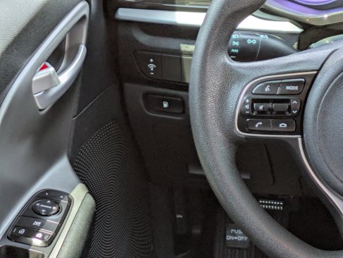 Used 2022 Kia Niro LX image 23