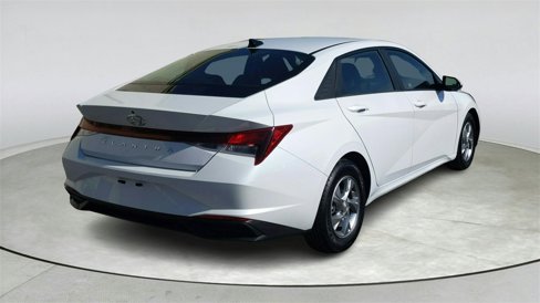 Used 2021 Hyundai Elantra SE image 6