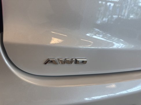 Used 2025 Cadillac XT6 Luxury image 16