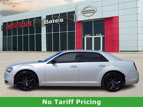 Used 2020 Chrysler 300 Touring w/ Sport Appearance Package image 3