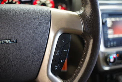 Used 2013 GMC Acadia Denali image 16