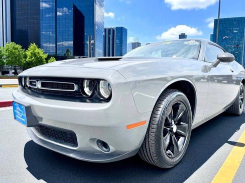 Used 2019 Dodge Challenger SXT image 9