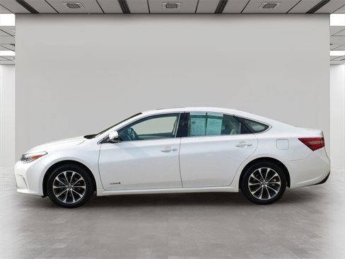 Used 2016 Toyota Avalon XLE Plus image 3