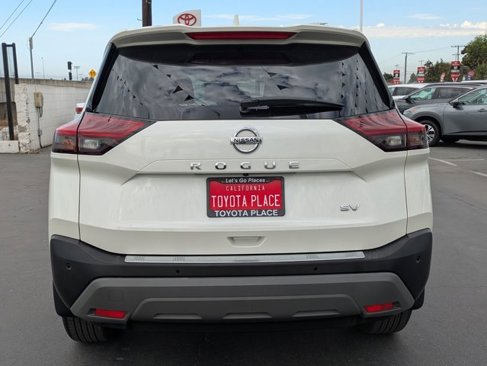 Used 2021 Nissan Rogue SV image 9
