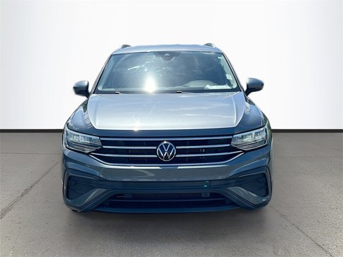 Used 2022 Volkswagen Tiguan SE image 2