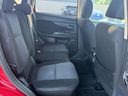 Used 2018 Mitsubishi Outlander SEL image 11