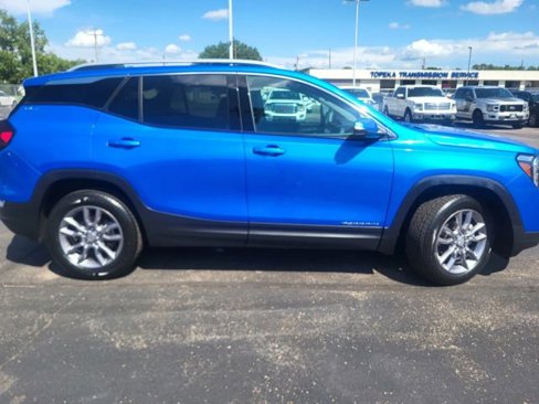 Used 2024 GMC Terrain SLT image 21