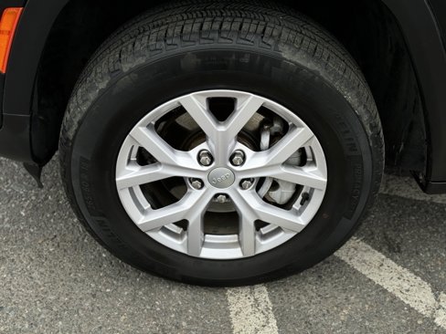 Used 2022 Jeep Grand Cherokee Limited image 9