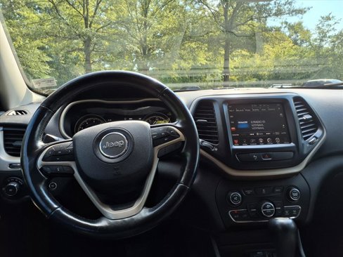 Used 2018 Jeep Cherokee Limited image 14