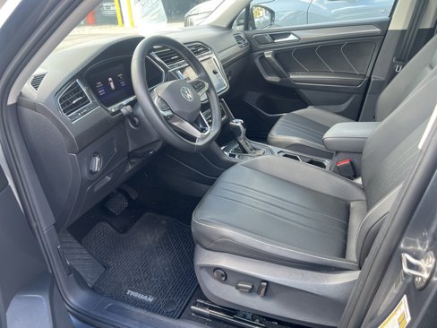 Certified 2023 Volkswagen Tiguan SE w/ Panoramic Sunroof Package image 4