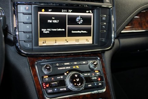 Used 2018 Lincoln Continental Premiere image 12