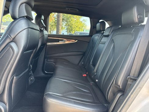 Used 2018 Lincoln MKX Reserve w/ Lincoln MKX Climate Package image 32