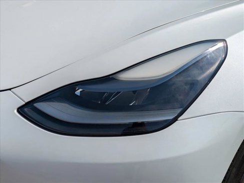 Used 2021 Tesla Model 3 Standard Range Plus image 9
