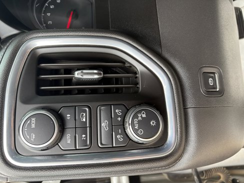 Used 2021 Chevrolet Silverado 1500 LT w/ Convenience Package II image 19