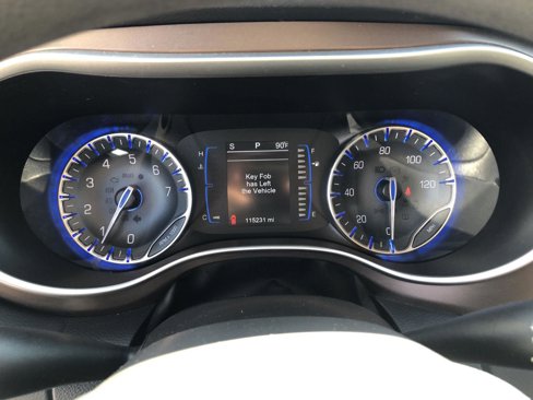 Used 2017 Chrysler Pacifica Touring image 28