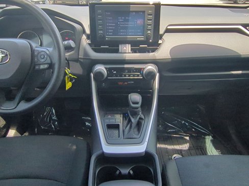 Used 2021 Toyota RAV4 LE image 22
