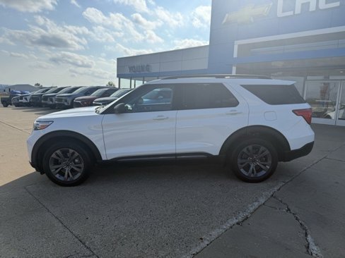 Used 2021 Ford Explorer XLT w/ Equipment Group 202A image 2