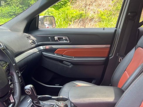 Used 2019 Ford Explorer XLT w/ Equipment Group 202A image 21