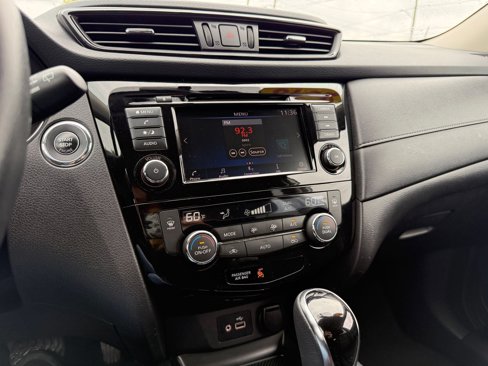 Used 2018 Nissan Rogue SV image 16