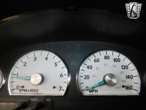 Used 2004 Ford Thunderbird image 12