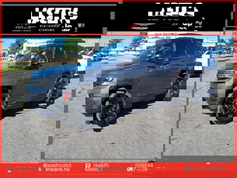 Used 2023 Jeep Grand Cherokee L Laredo image 1