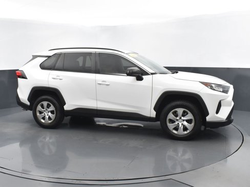 Used 2019 Toyota RAV4 LE image 2